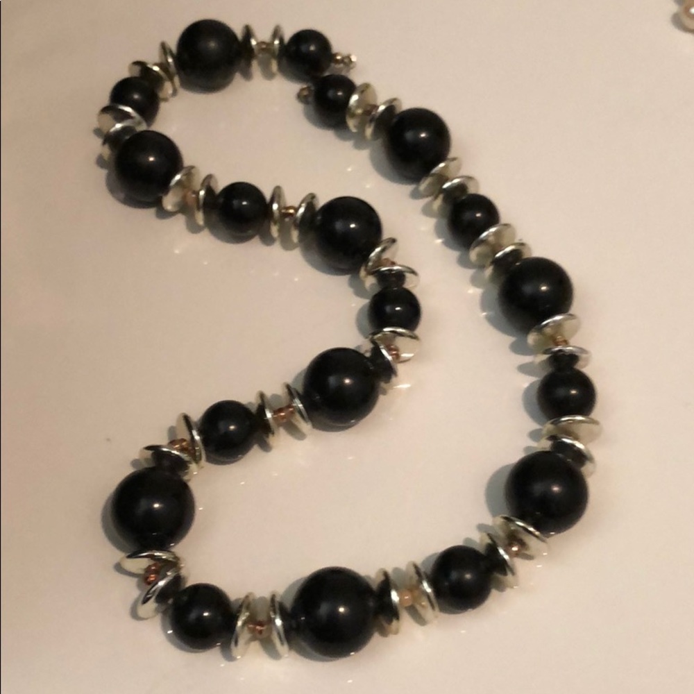 VINTAGE BLACK AND SILVERTONE BEADED NECKLACE - Picture 7 of 7